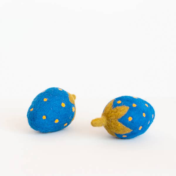 BLUE STRAWBERRY Wool Cat Toy