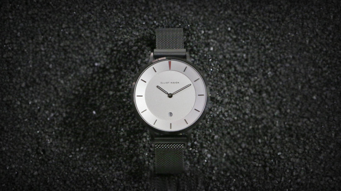 Piano Black Minimalist Mesh - 38mm