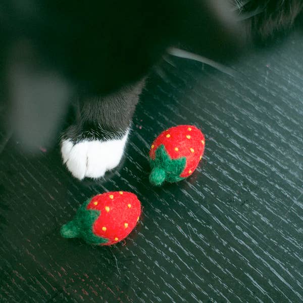 KITTY STRAWBERRIES Wool Cat Toy