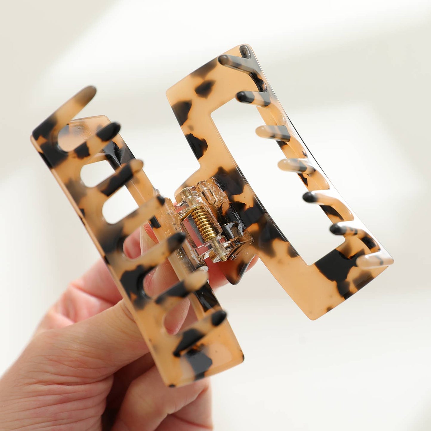 Medium Rectangle Claw Hair Clip